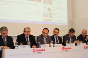 De izquierda a derecha: Rueda, Pérez Casero, Cortés, Salado, Escribano y Arcos en la rueda de prensa de hoy.