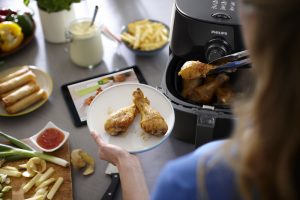 philips-airfryer-hd9621-lifestyle02